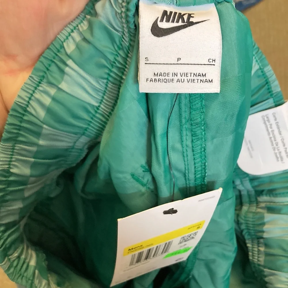NWT NIKE GREEN CHECKERED SWIM SHORTS